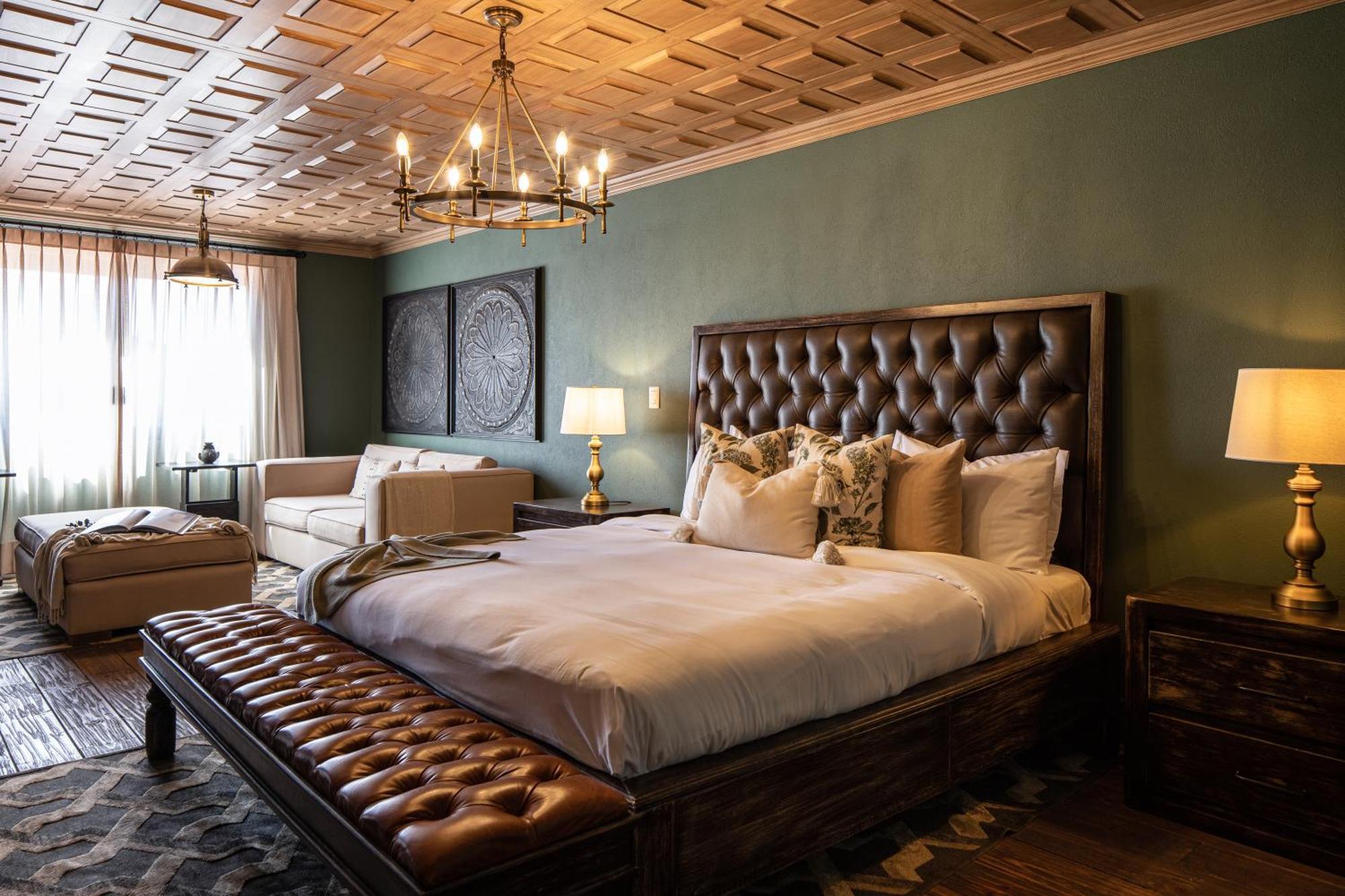 Holiday home Private Jacuzzi & Pool, Elegant La Escondida 5br