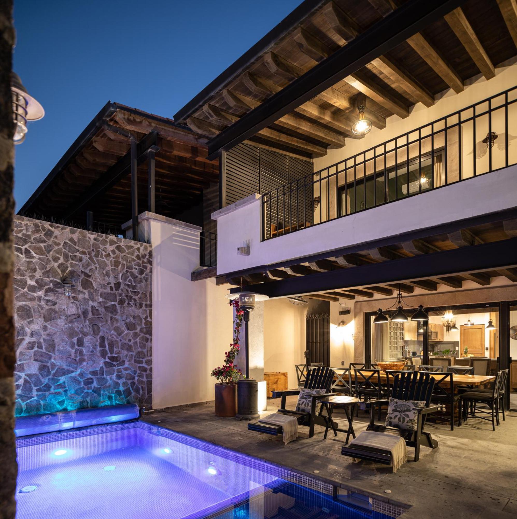 Private Jacuzzi & Pool, Elegant La Escondida 5br *