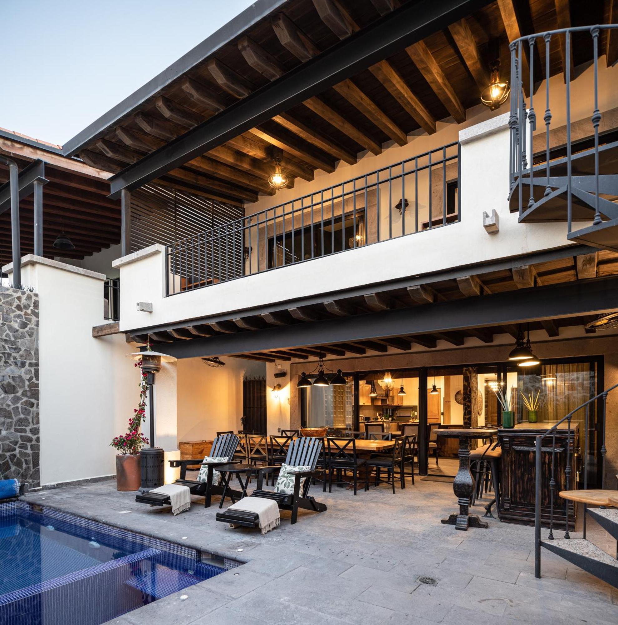 Holiday home Private Jacuzzi & Pool, Elegant La Escondida 5br *