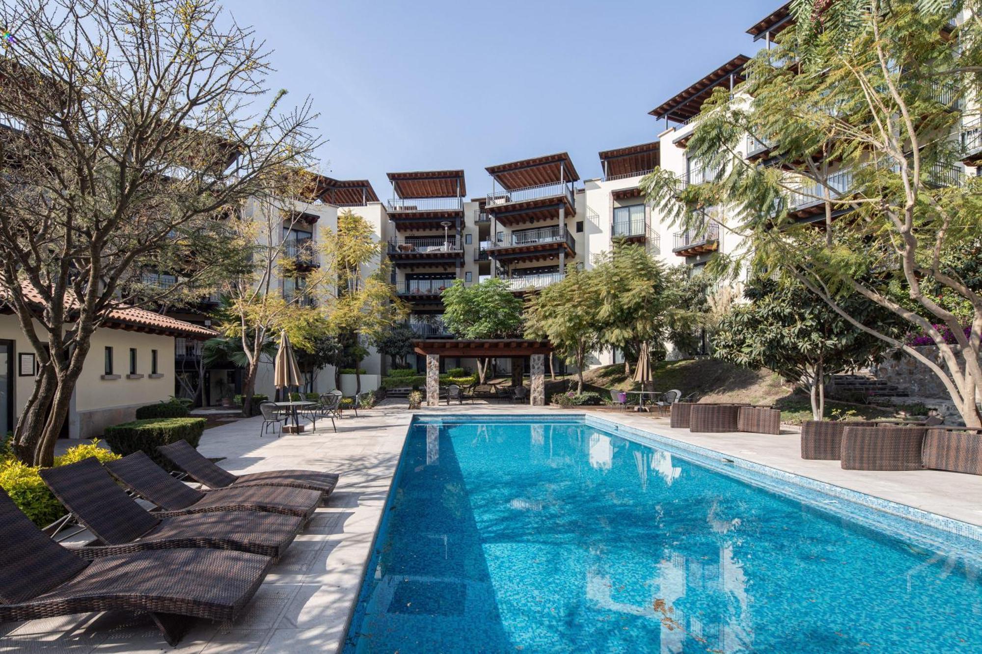 Private Jacuzzi & Pool, Elegant La Escondida 5br